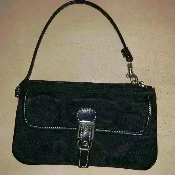 Handbags - Small wristlet